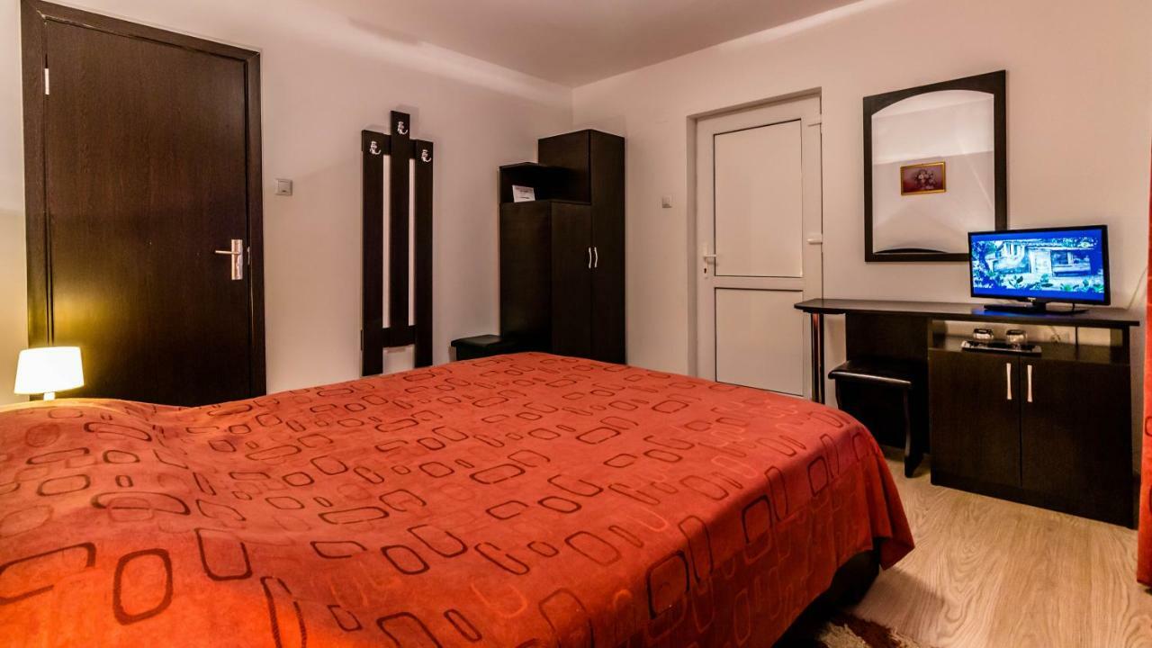 Steaua Nordului Hotel Targu Neamt Exterior foto